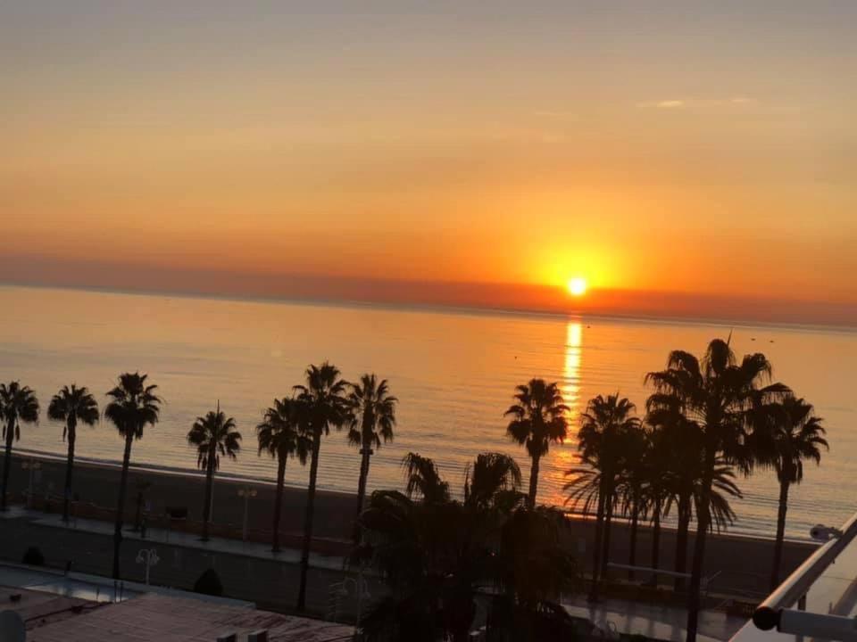 Luxury Beachfront Apartment In Benalmadena Costa Luaran gambar