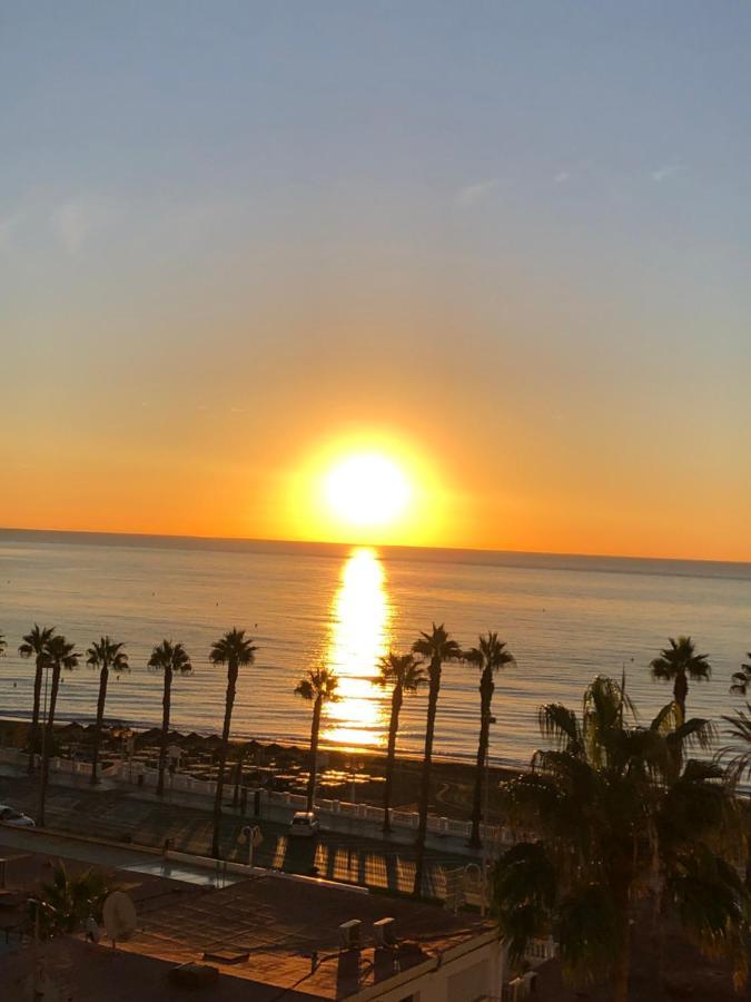 Luxury Beachfront Apartment In Benalmadena Costa Luaran gambar