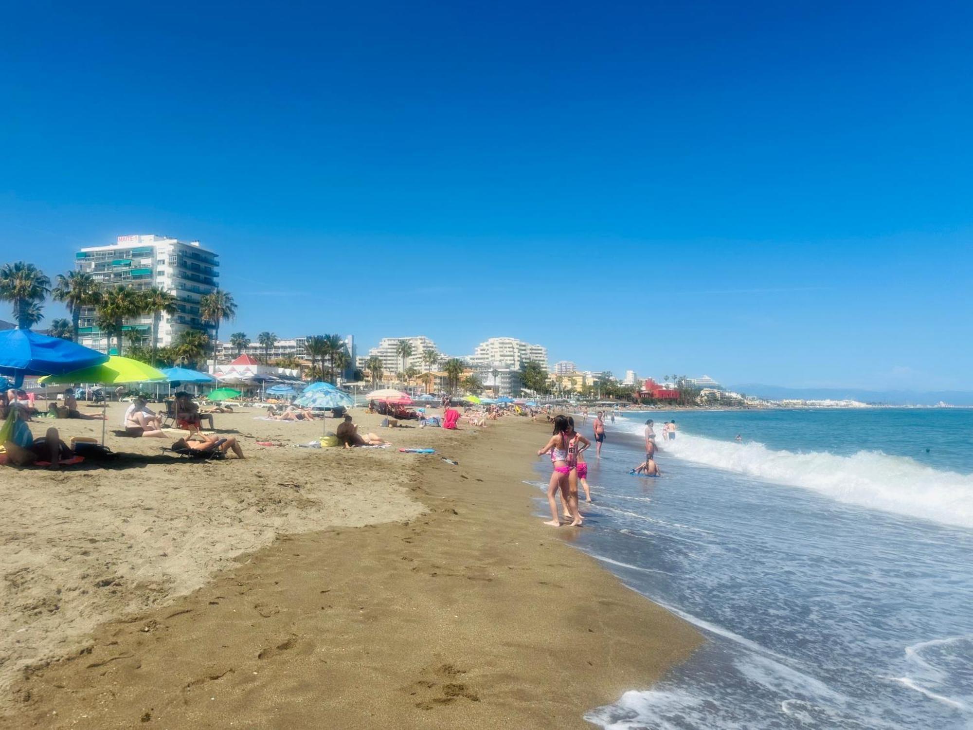 Luxury Beachfront Apartment In Benalmadena Costa Luaran gambar