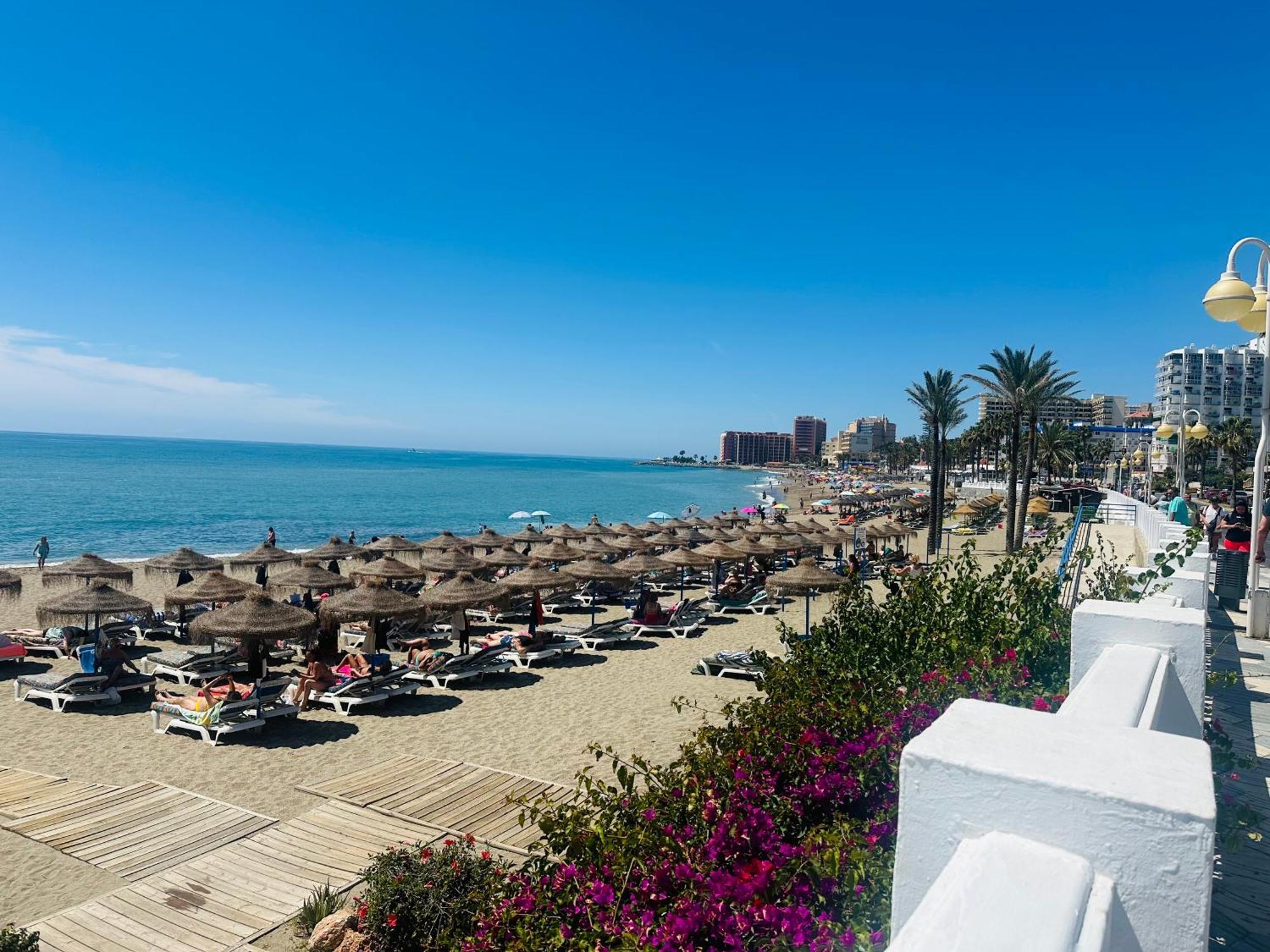 Luxury Beachfront Apartment In Benalmadena Costa Luaran gambar