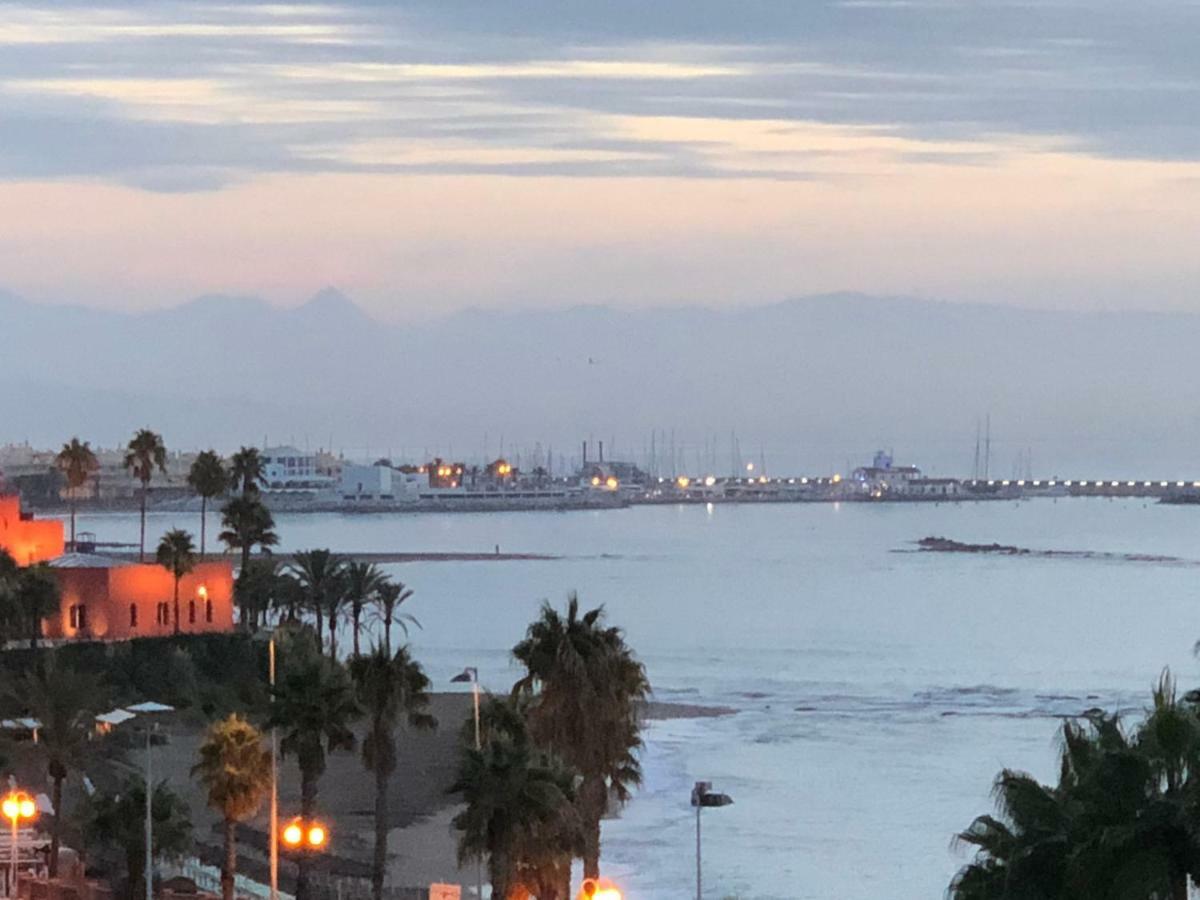 Luxury Beachfront Apartment In Benalmadena Costa Luaran gambar