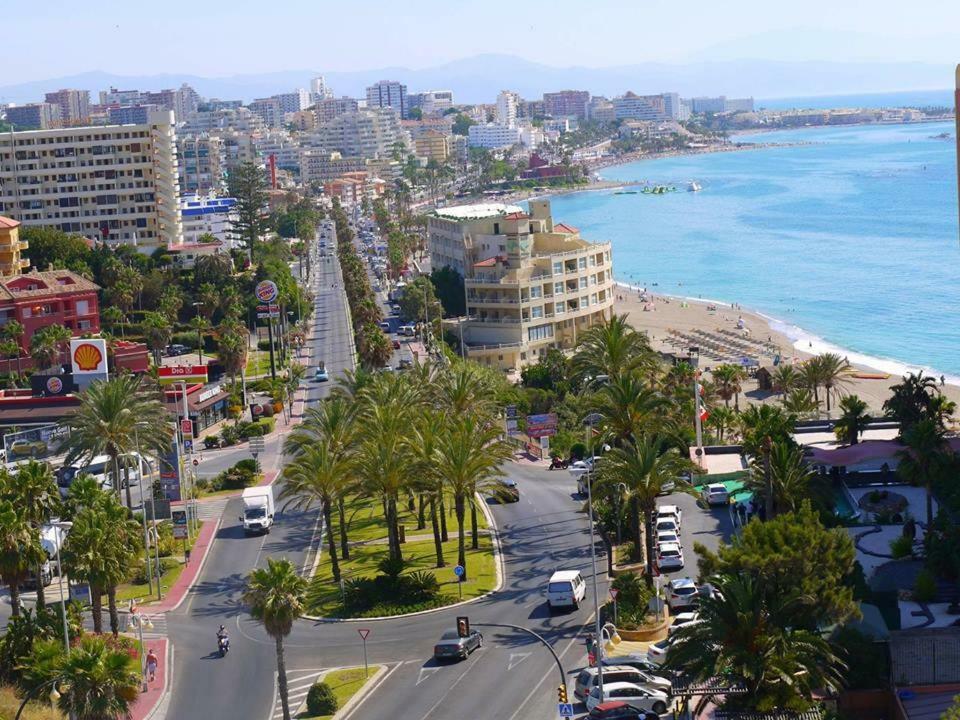 Luxury Beachfront Apartment In Benalmadena Costa Luaran gambar