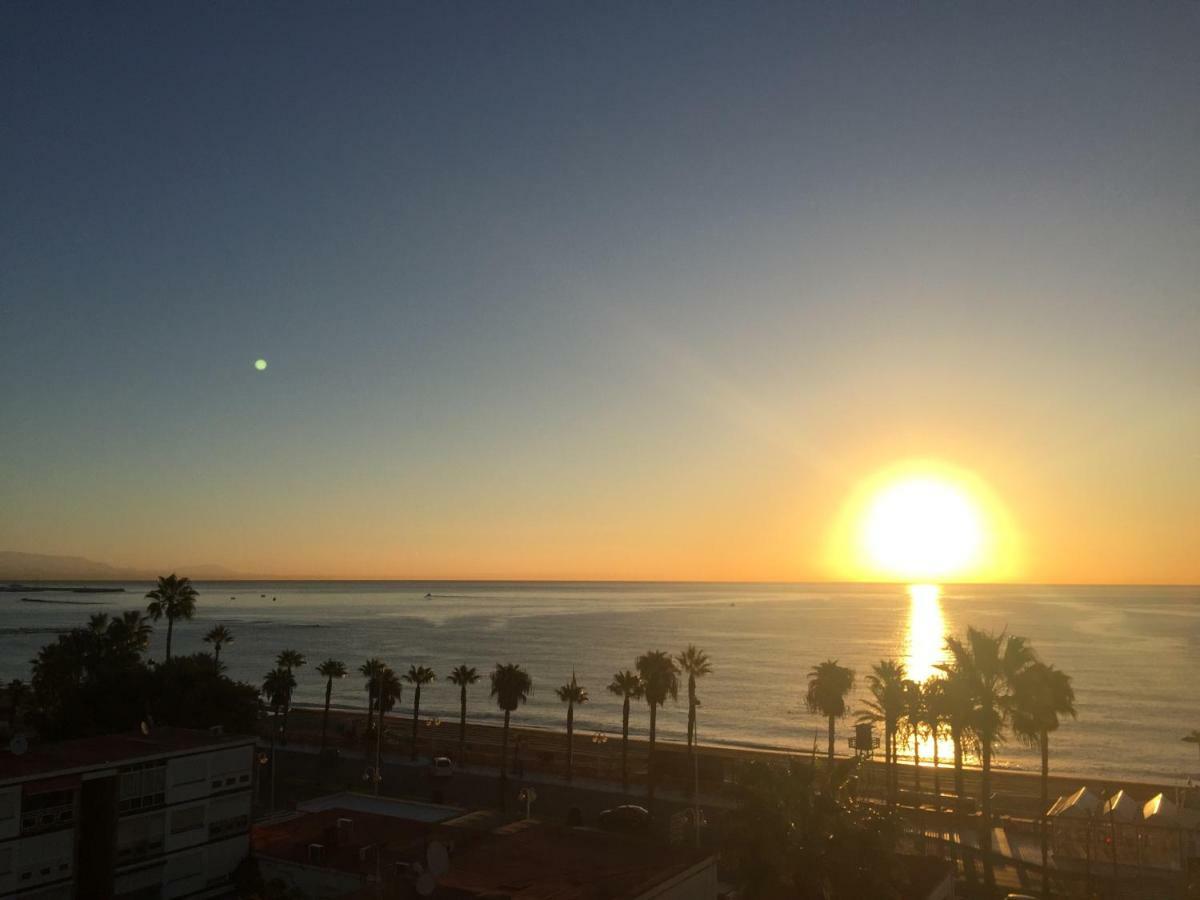 Luxury Beachfront Apartment In Benalmadena Costa Luaran gambar